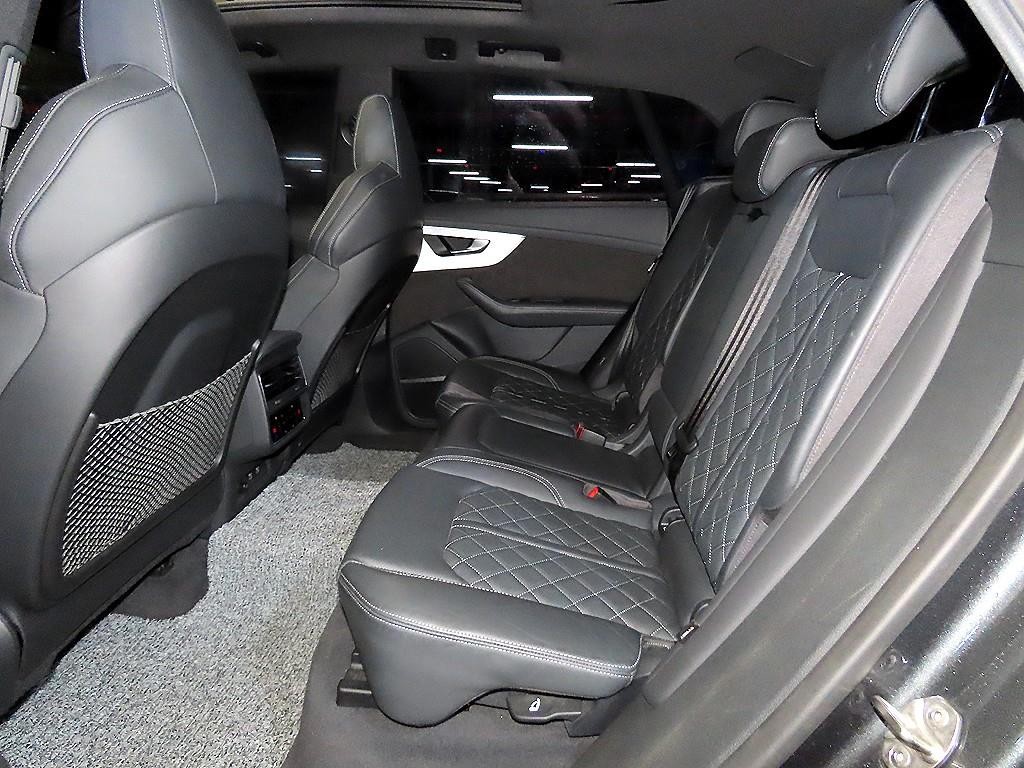 아우디 Q8 55 TFSI 콰트로 프리미엄 이미지 7