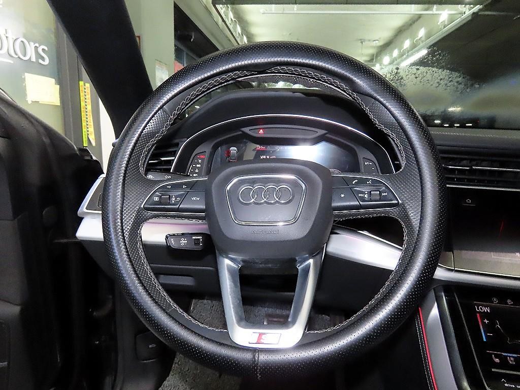 아우디 Q8 55 TFSI 콰트로 프리미엄 이미지 8