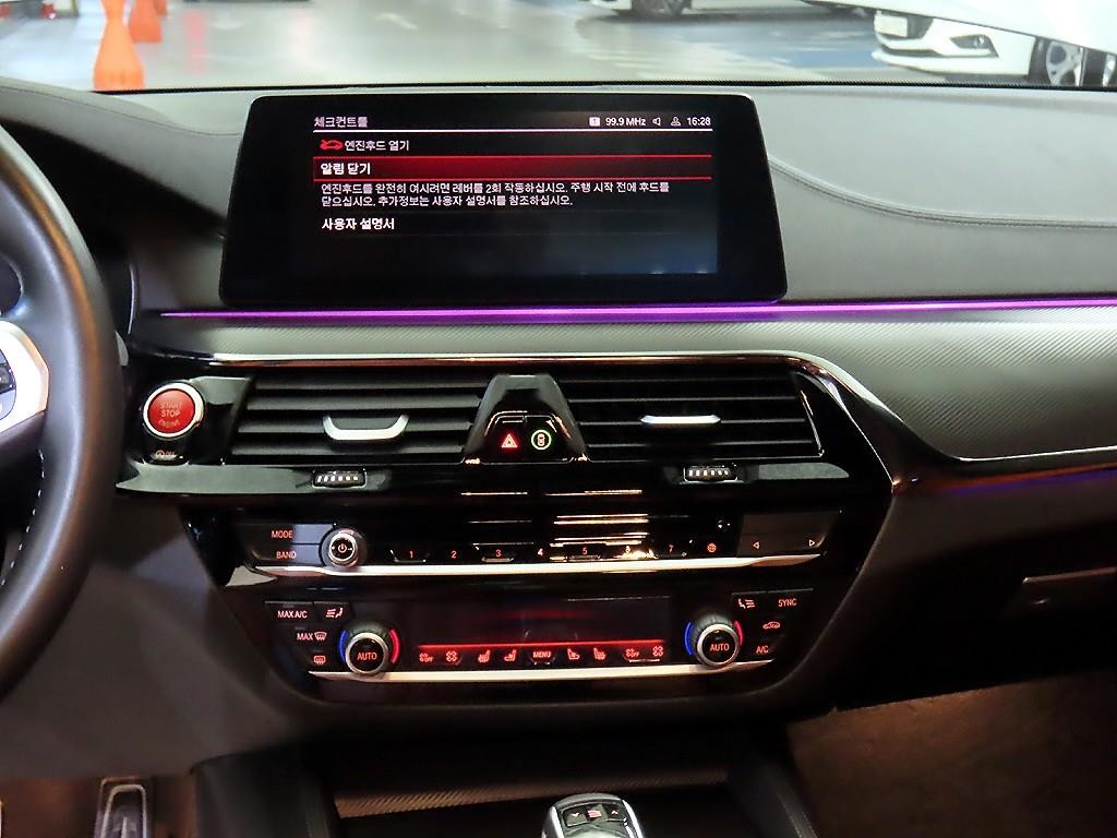 BMW 5시리즈 M5 (F90, F10) M5 세단 이미지 11