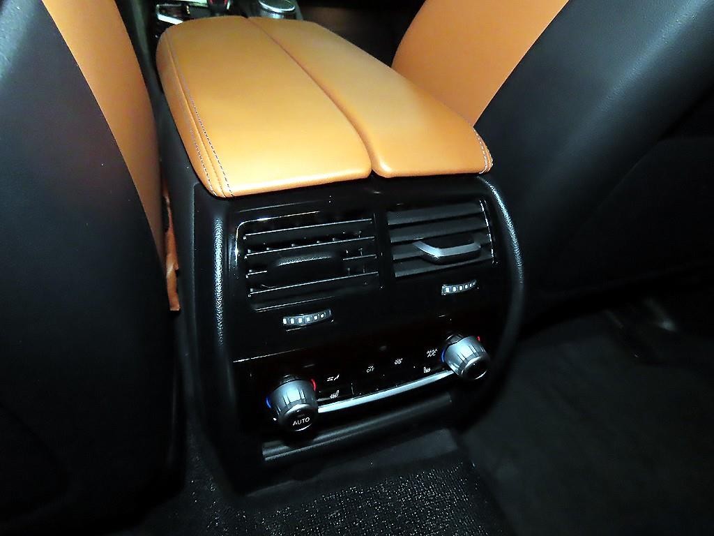 BMW 5시리즈 M5 (F90, F10) M5 세단 이미지 16