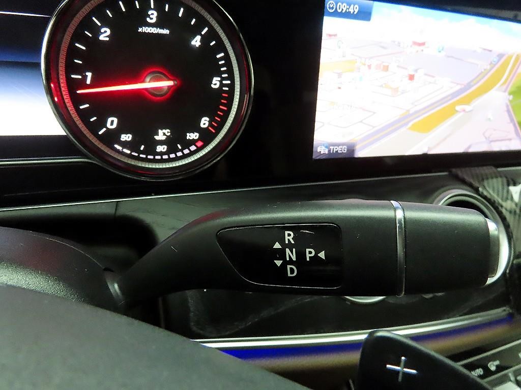 벤츠 E 클래스 E-클래스 W213 E220d 아방가르드 이미지 10