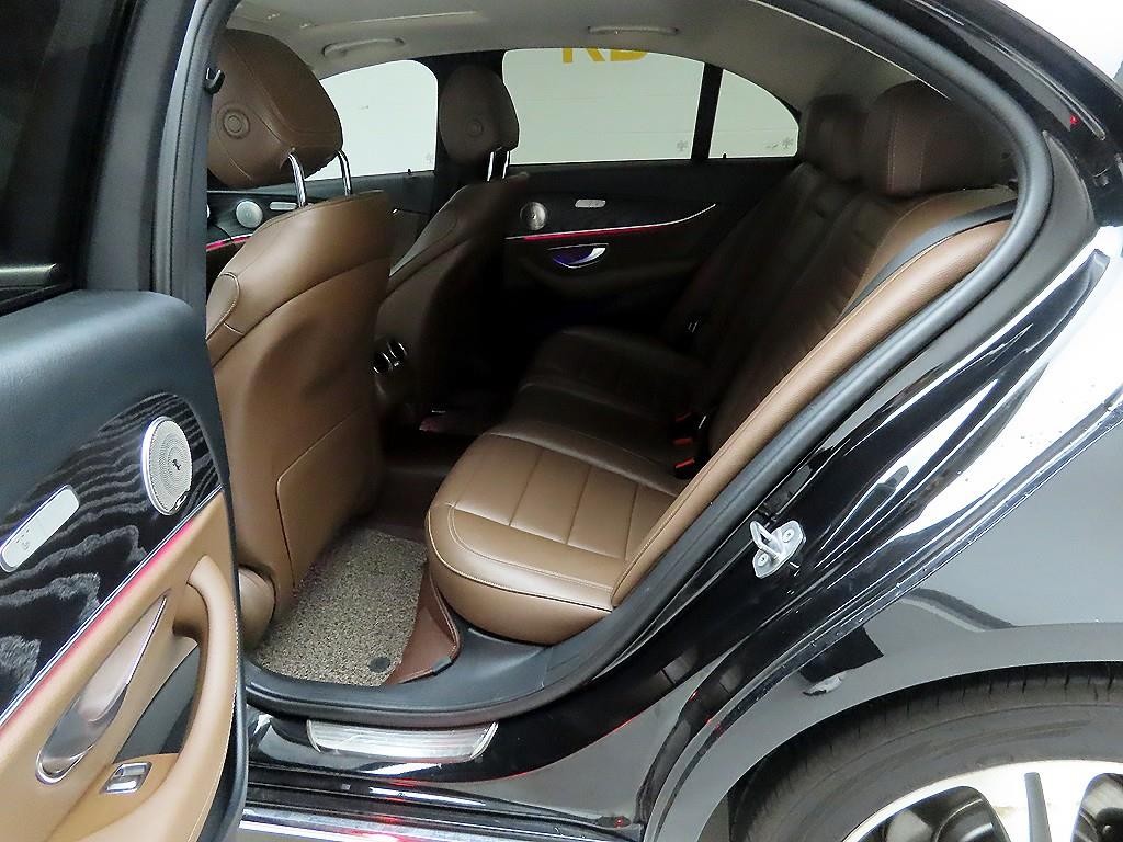 벤츠 E 클래스 E-클래스 W213 E220d 아방가르드 이미지 14