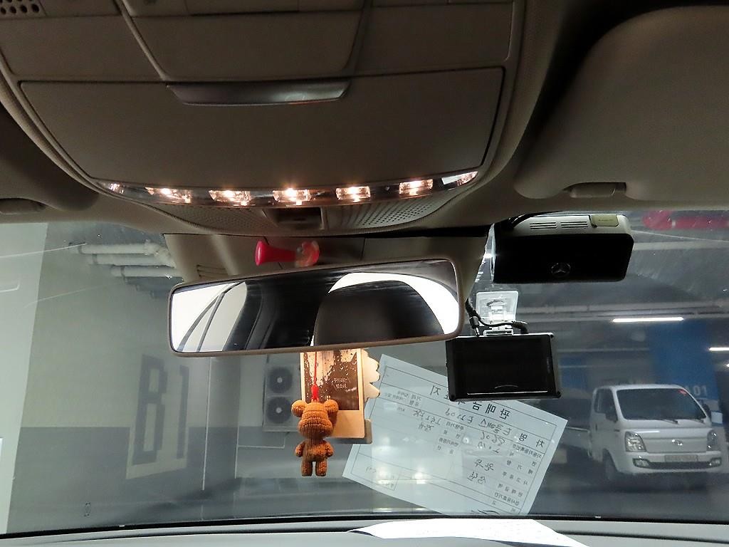벤츠 E 클래스 E-클래스 W213 E220d 아방가르드 이미지 16