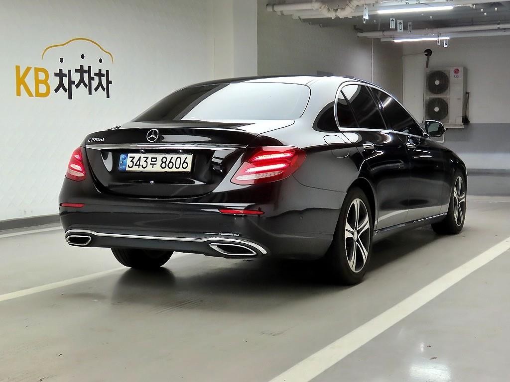 벤츠 E 클래스 E-클래스 W213 E220d 아방가르드 이미지 4