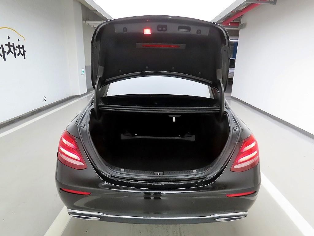 벤츠 E 클래스 E-클래스 W213 E220d 아방가르드 이미지 5