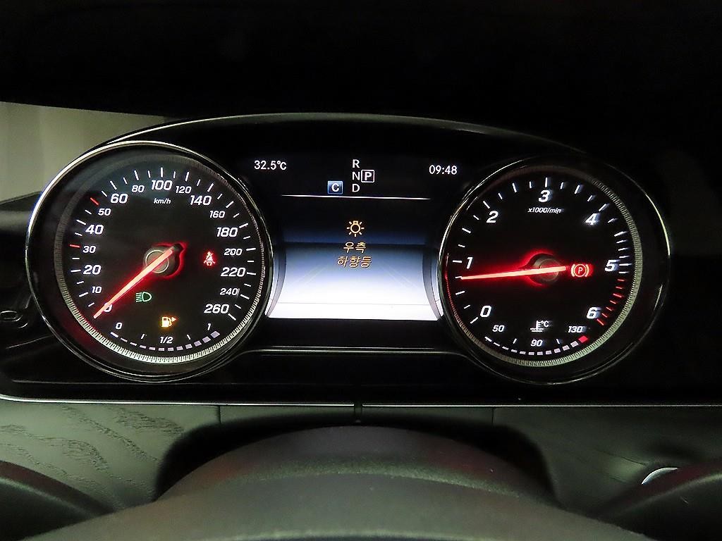 벤츠 E 클래스 E-클래스 W213 E220d 아방가르드 이미지 6