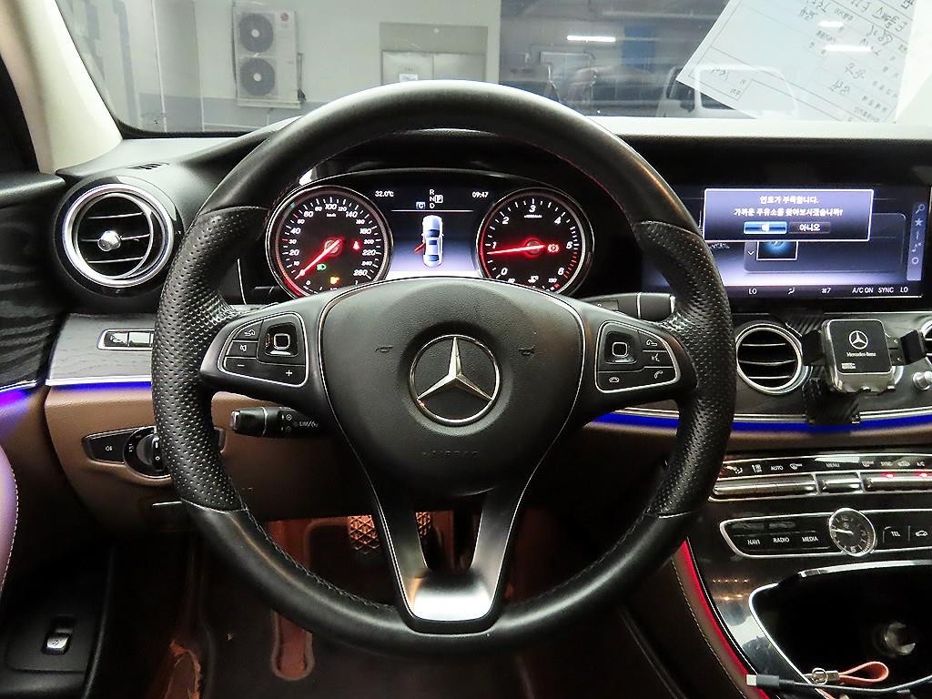 벤츠 E 클래스 E-클래스 W213 E220d 아방가르드 이미지 7