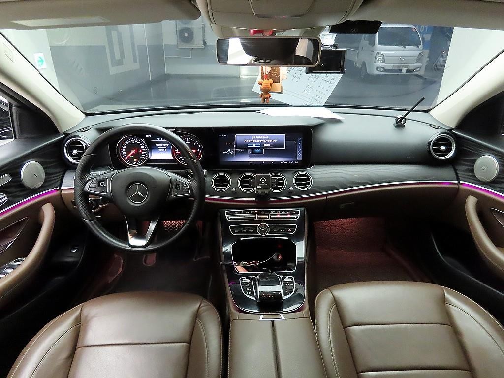 벤츠 E 클래스 E-클래스 W213 E220d 아방가르드 이미지 8