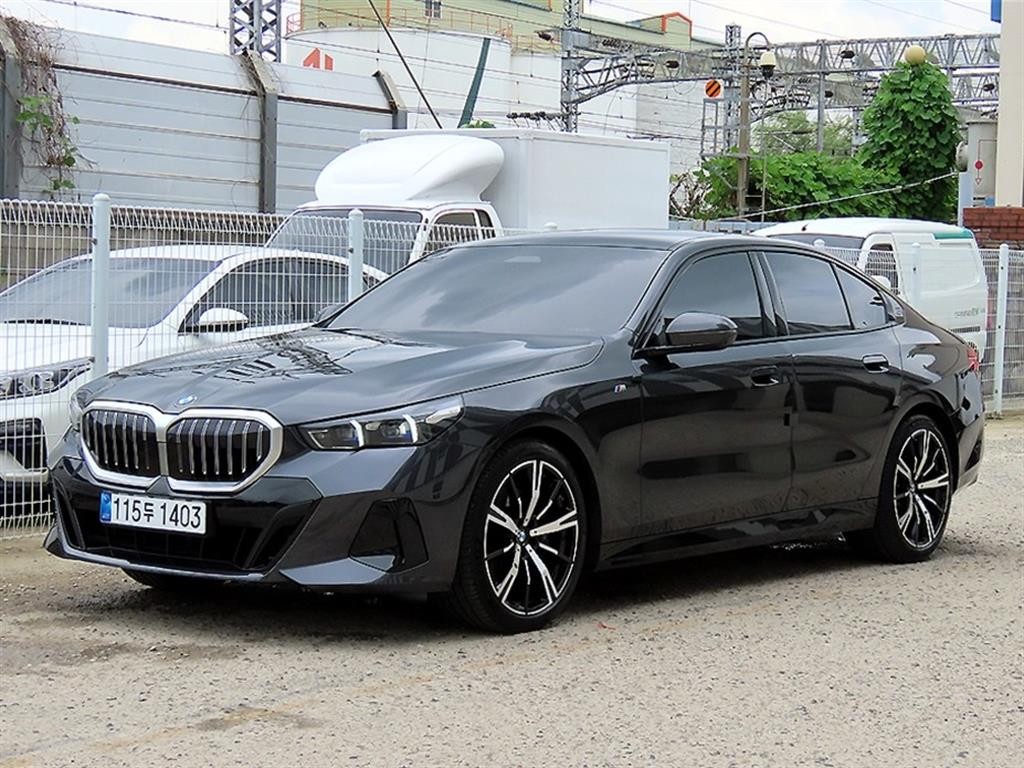 BMW 5시리즈 5시리즈 (G60) 530i xDrive M 스포츠 이미지 2