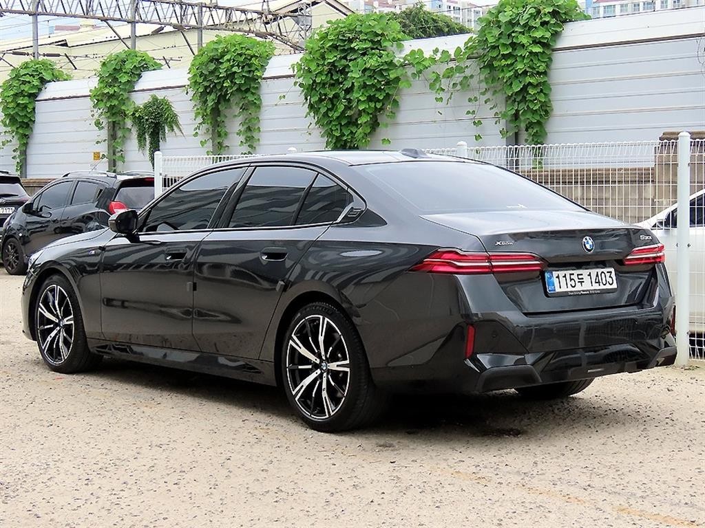 BMW 5시리즈 5시리즈 (G60) 530i xDrive M 스포츠 이미지 3