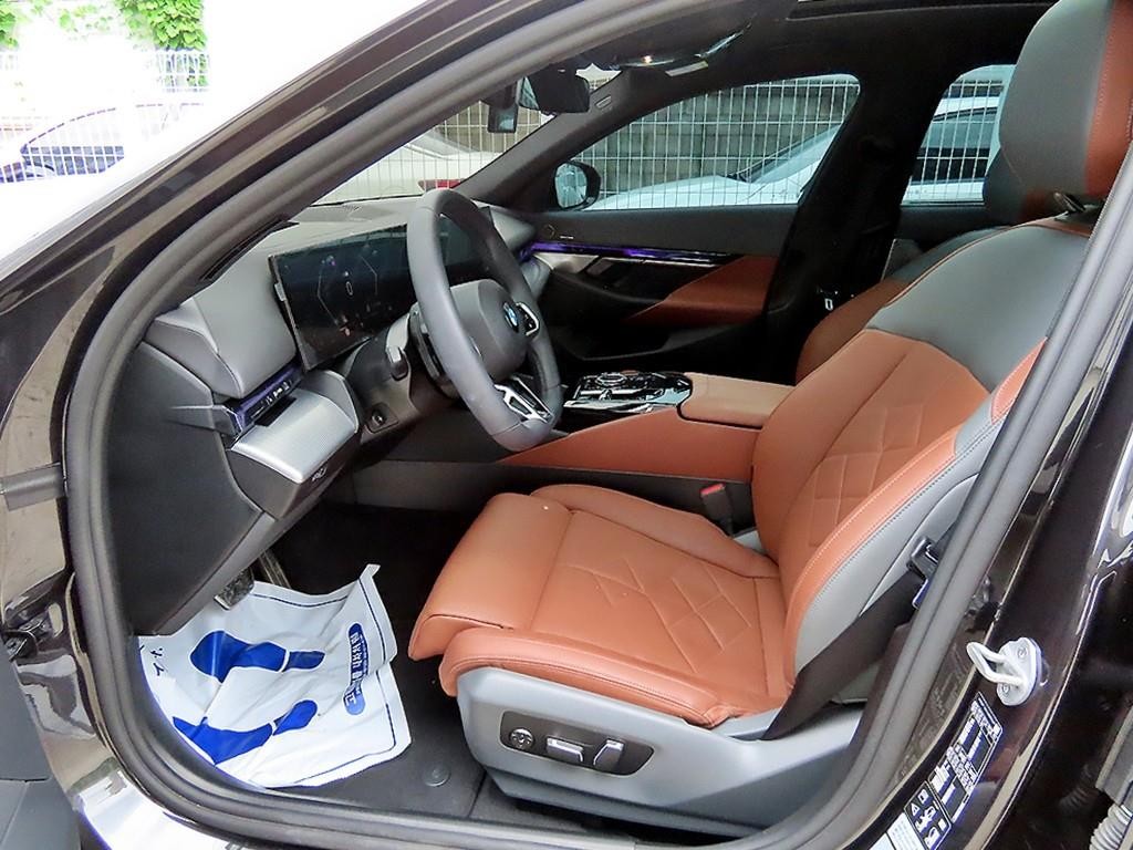 BMW 5시리즈 5시리즈 (G60) 530i xDrive M 스포츠 이미지 5