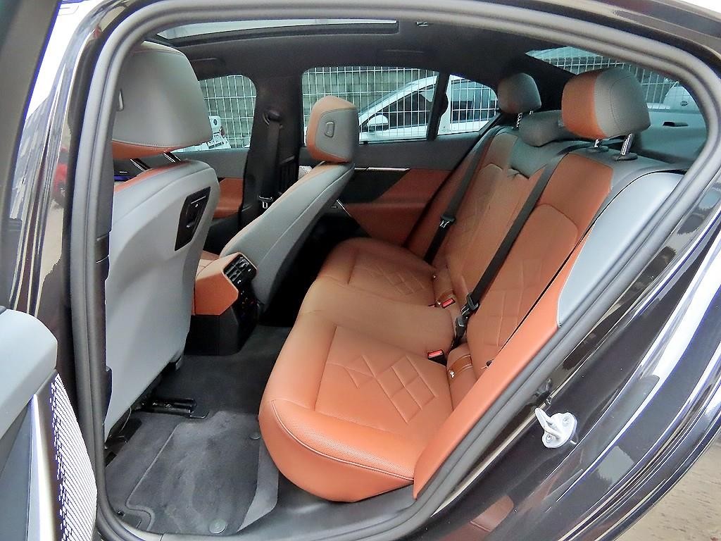 BMW 5시리즈 5시리즈 (G60) 530i xDrive M 스포츠 이미지 6