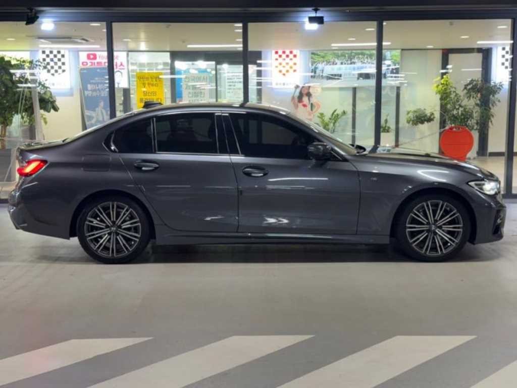 BMW 3시리즈 3시리즈 (G20) 320i M 스포츠 이미지 3