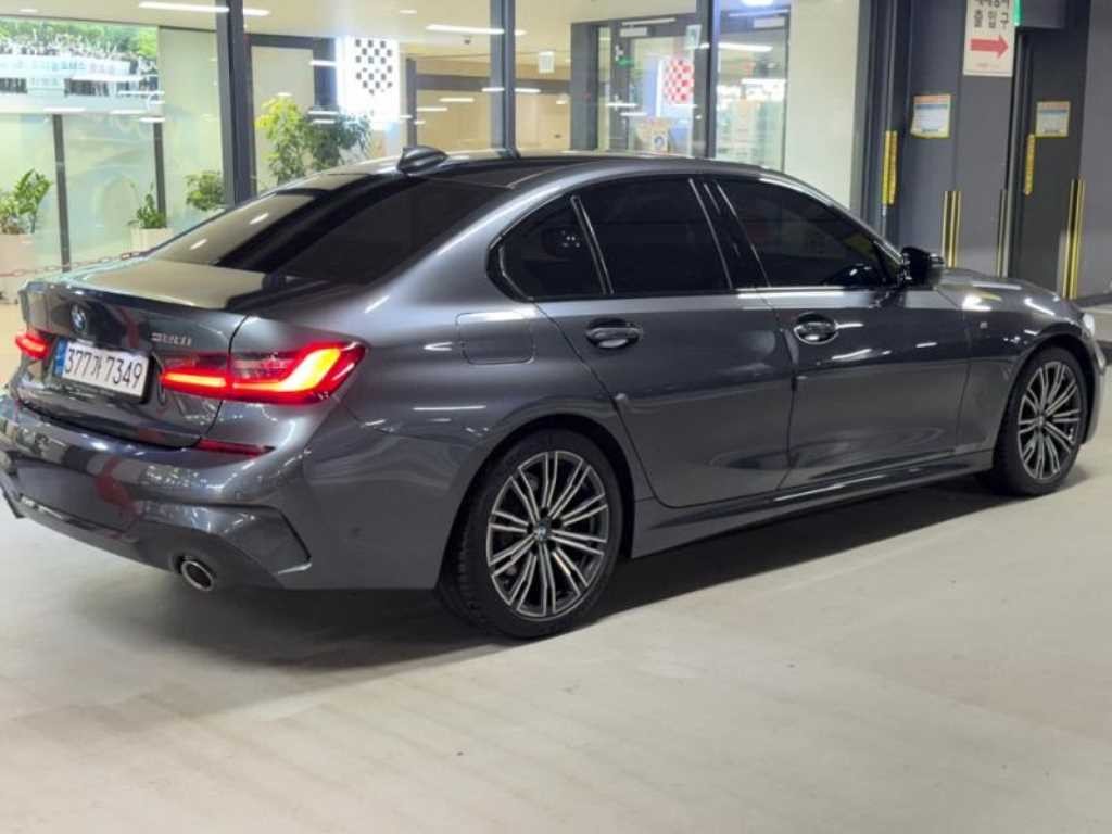 BMW 3시리즈 3시리즈 (G20) 320i M 스포츠 이미지 4