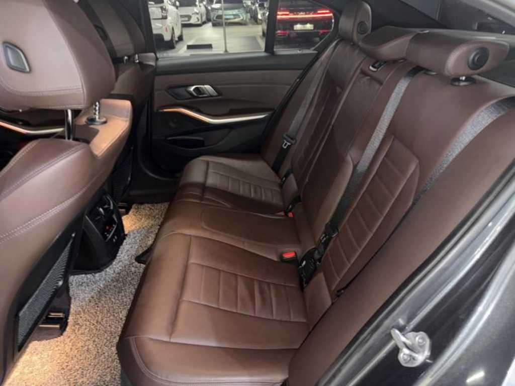 BMW 3시리즈 3시리즈 (G20) 320i M 스포츠 이미지 7