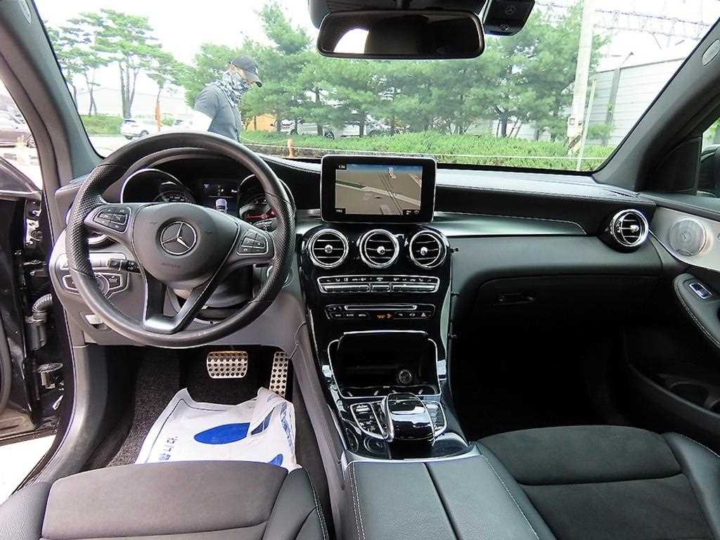 벤츠 GLC 클래스 GLC클래스 X253 GLC 300 4MATIC AMG LINE 쿠페 이미지 7