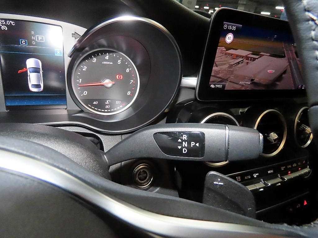 벤츠 C 클래스 C클래스 W205 C200 아방가르드 이미지 12
