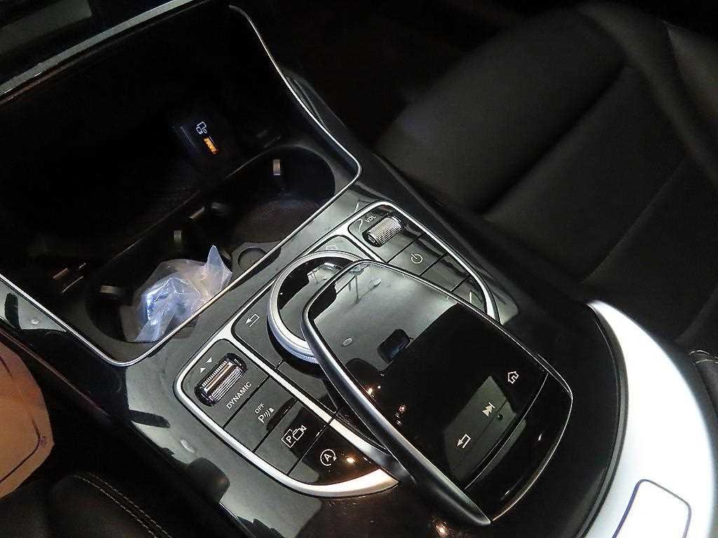 벤츠 C 클래스 C클래스 W205 C200 아방가르드 이미지 13