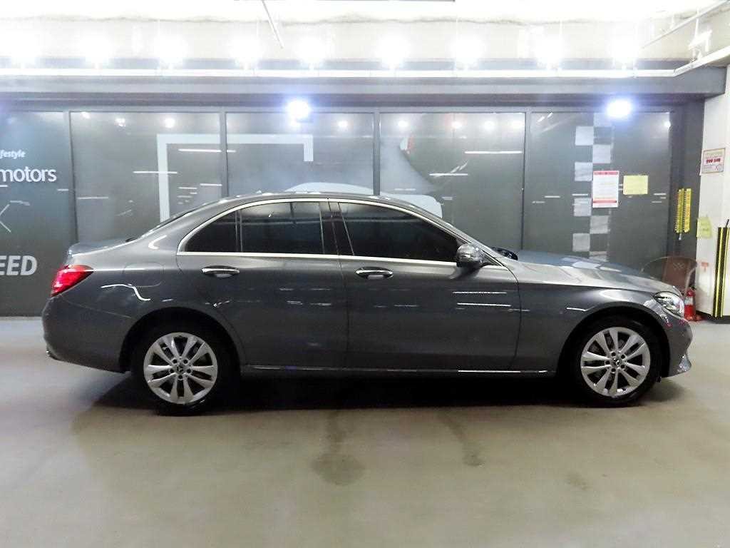 벤츠 C 클래스 C클래스 W205 C200 아방가르드 이미지 3
