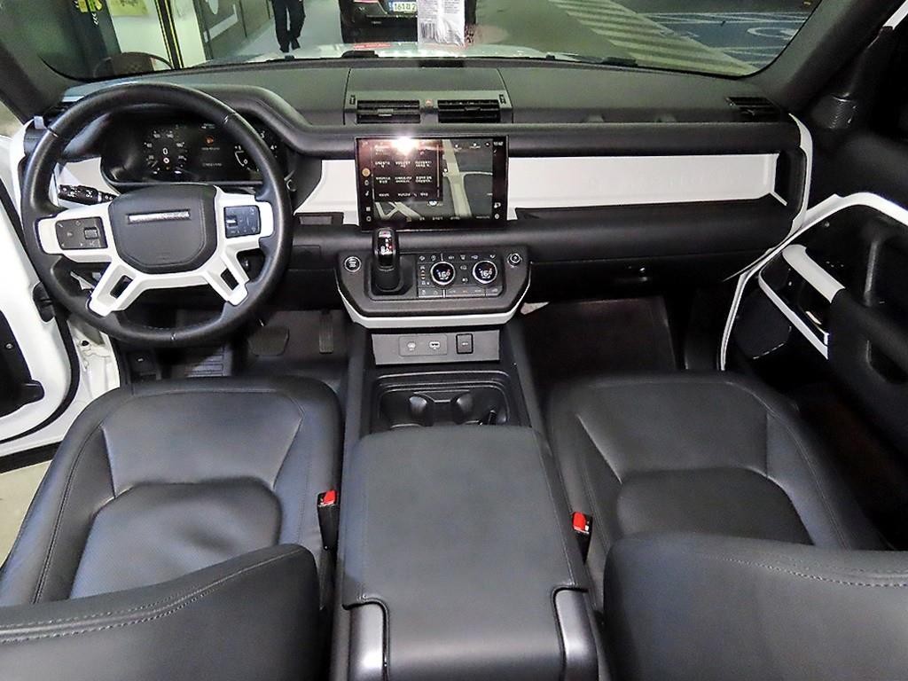 랜드로버 디펜더 디펜더 (L663) 110 D300 HSE 이미지 10