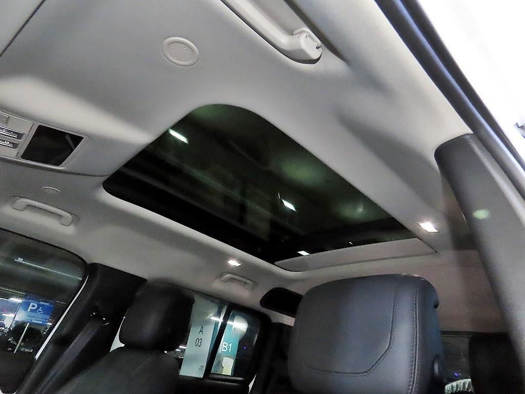 랜드로버 디펜더 디펜더 (L663) 110 D300 HSE 이미지 16