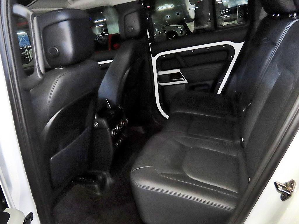 랜드로버 디펜더 디펜더 (L663) 110 D300 HSE 이미지 7