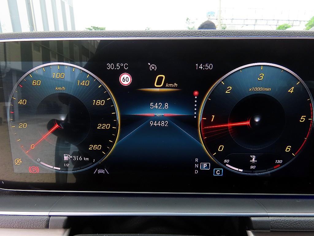 벤츠 GLE 클래스 GLE 클래스 W167 GLE 300d 4MATIC 이미지 9