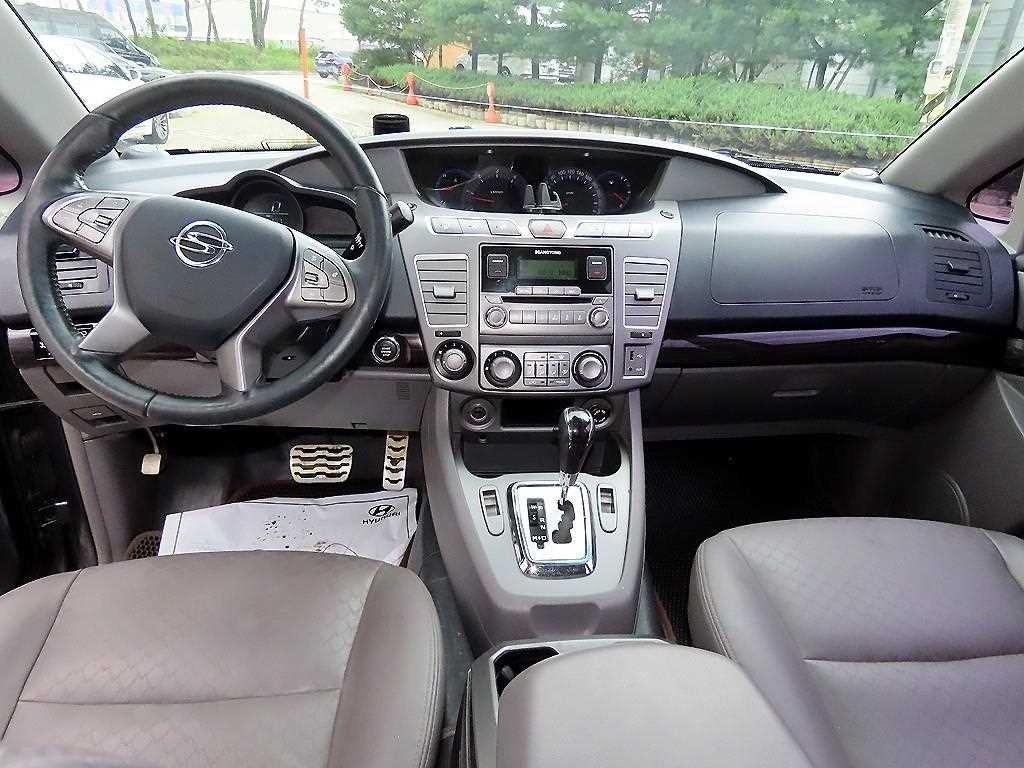 KG모빌리티(쌍용) 코란도 코란도투리스모 4WD TX 11인승 이미지 7