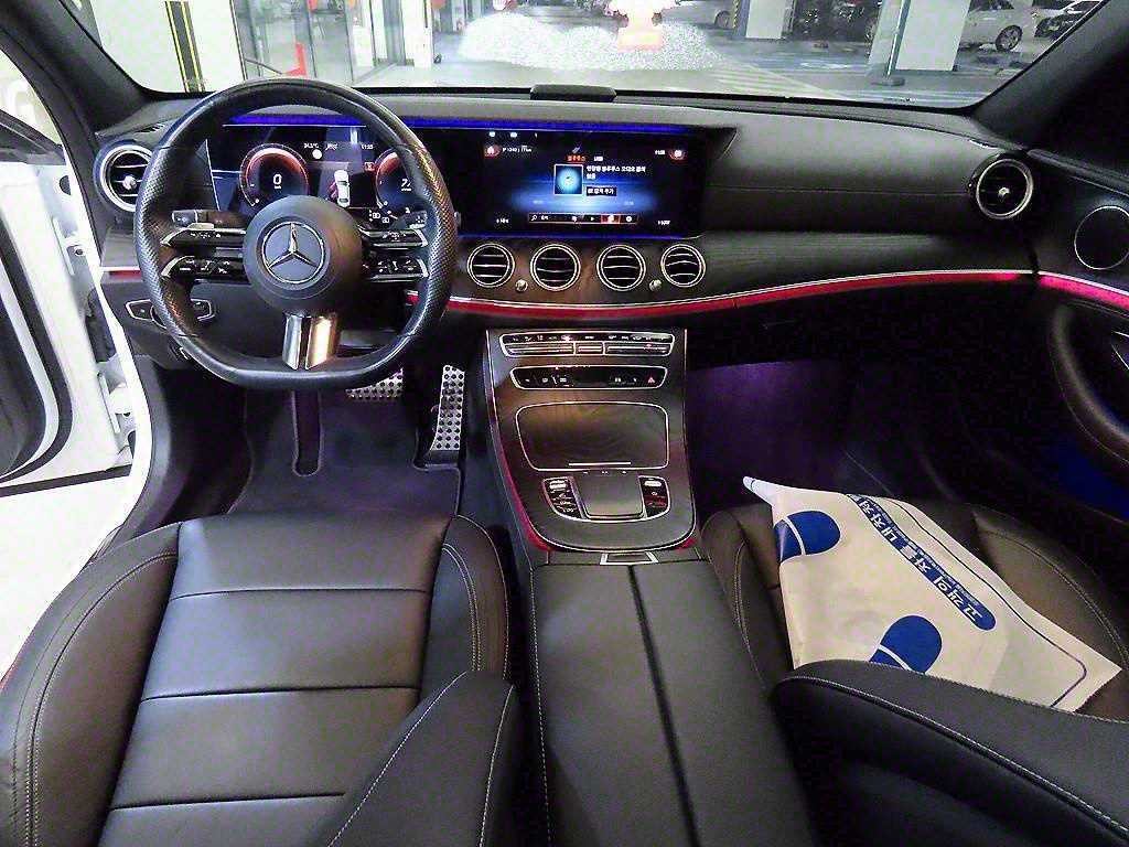 벤츠 E 클래스 E-클래스 W213 E220d 4MATIC AMG라인 이미지 10