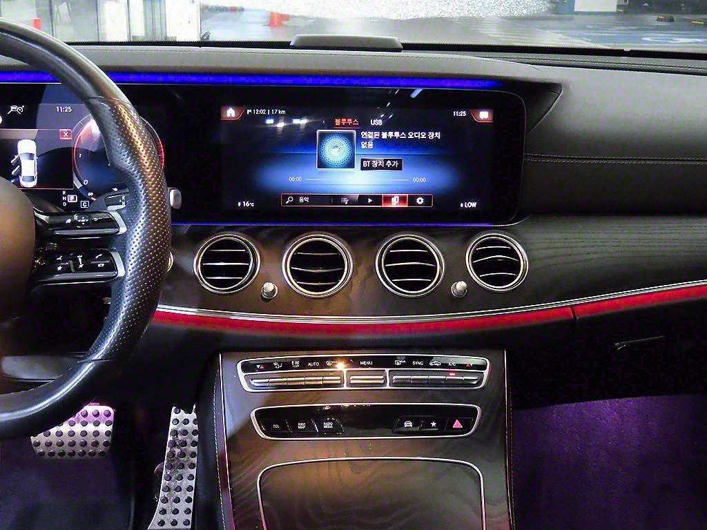 벤츠 E 클래스 E-클래스 W213 E220d 4MATIC AMG라인 이미지 11