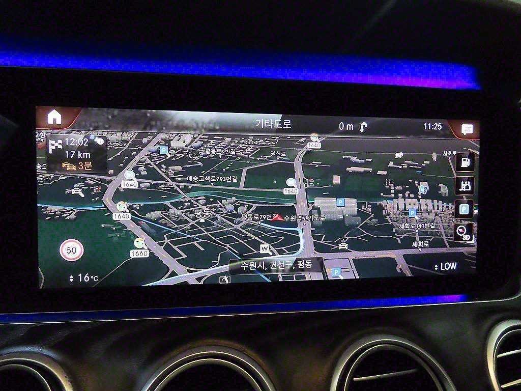벤츠 E 클래스 E-클래스 W213 E220d 4MATIC AMG라인 이미지 13
