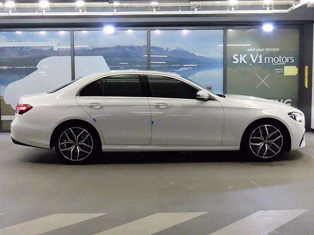 벤츠 E 클래스 E-클래스 W213 E220d 4MATIC AMG라인 이미지 3