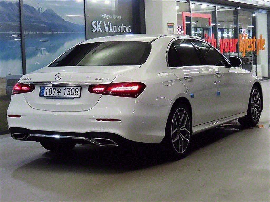 벤츠 E 클래스 E-클래스 W213 E220d 4MATIC AMG라인 이미지 4