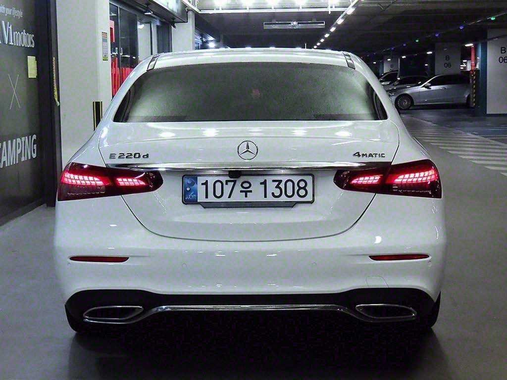 벤츠 E 클래스 E-클래스 W213 E220d 4MATIC AMG라인 이미지 5
