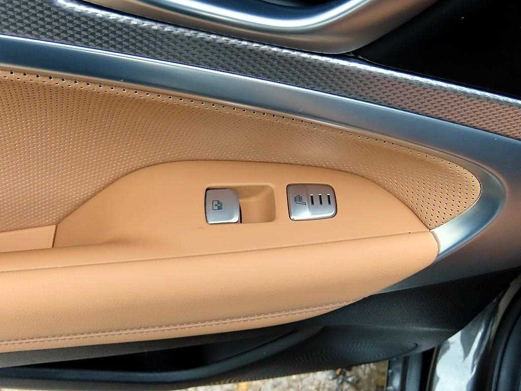 제네시스 G70 더 뉴 G70 가솔린 2.0T 2WD 기본형 이미지 15