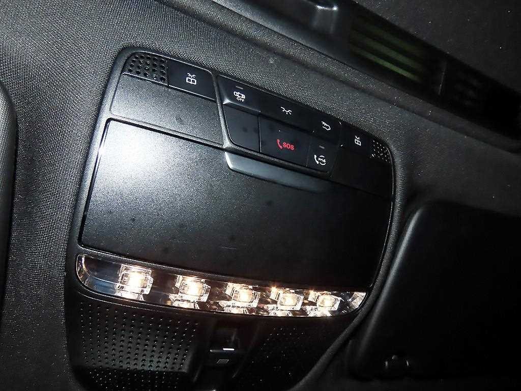 벤츠 C 클래스 C클래스 W205 C200 4MATIC AMG LINE 이미지 15