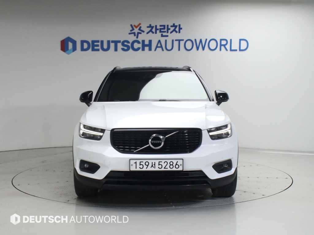 볼보 XC40 T4 4WD R-디자인 이미지 1