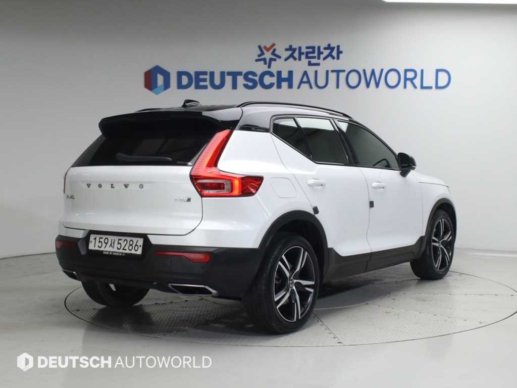 볼보 XC40 T4 4WD R-디자인 이미지 4