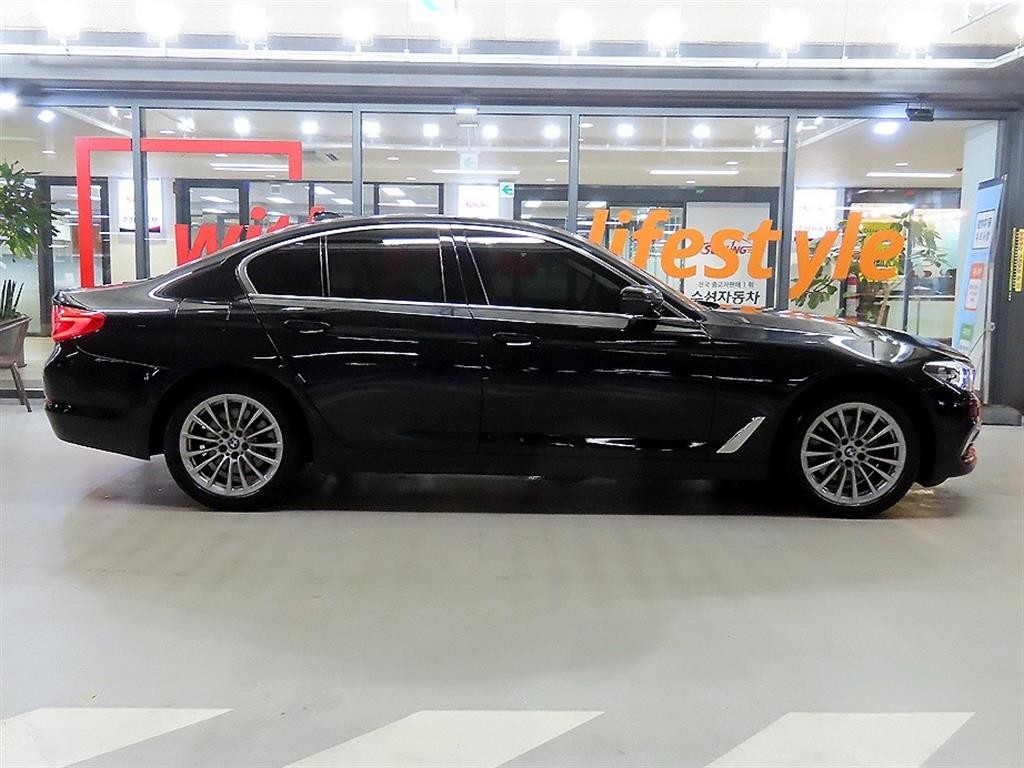 BMW 5시리즈 5시리즈 (G30) 520i 럭셔리 이미지 3