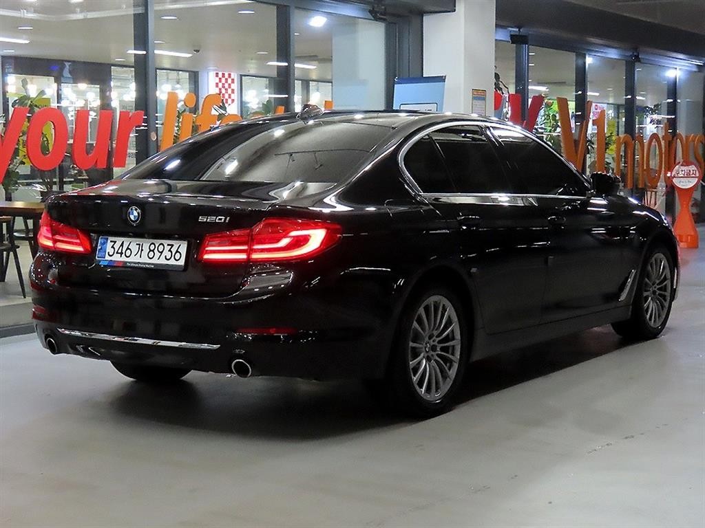 BMW 5시리즈 5시리즈 (G30) 520i 럭셔리 이미지 4