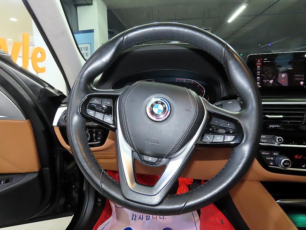 BMW 5시리즈 5시리즈 (G30) 520i 럭셔리 이미지 8
