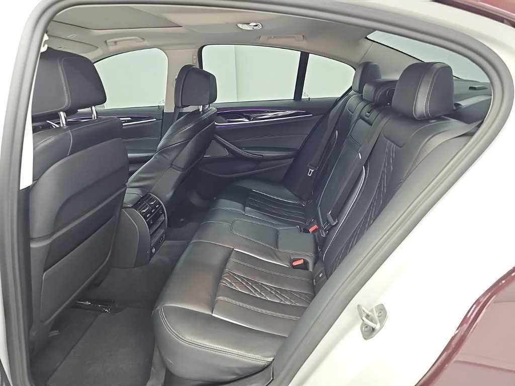BMW 5시리즈 5시리즈 (G30) 520d M 스포츠 플러스 이미지 12