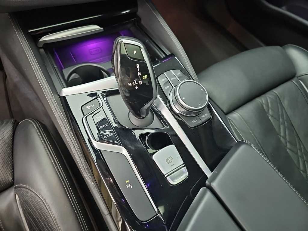 BMW 5시리즈 5시리즈 (G30) 520d M 스포츠 플러스 이미지 8