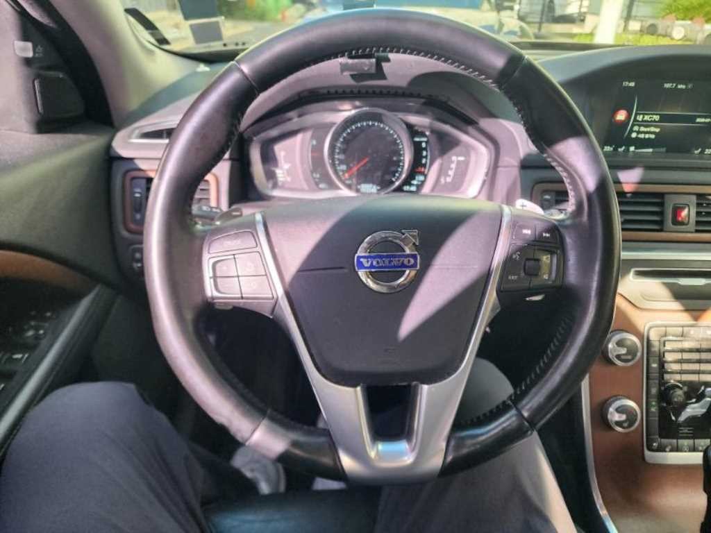 볼보 XC70 D4 모멘텀 이미지 4