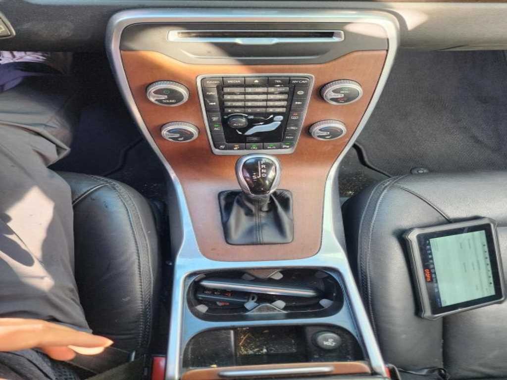 볼보 XC70 D4 모멘텀 이미지 6