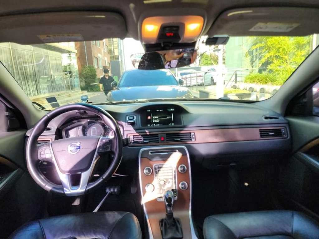 볼보 XC70 D4 모멘텀 이미지 8