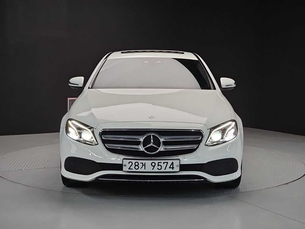 벤츠 E 클래스 E-클래스 W213 E220d 익스클루시브 이미지 2