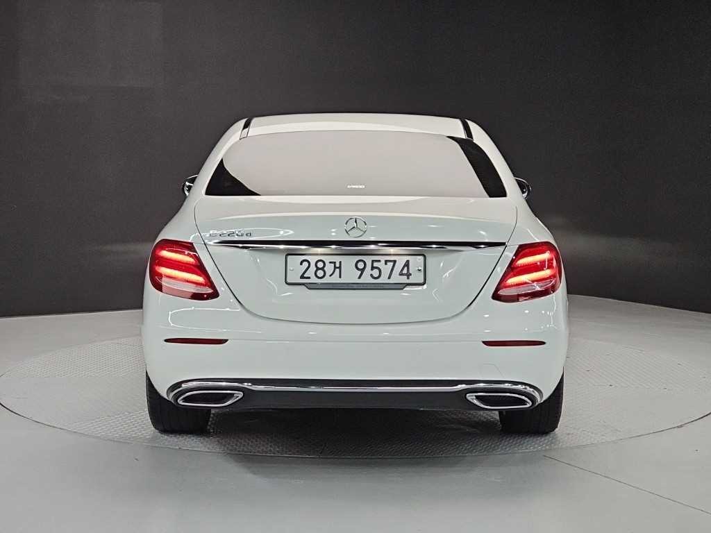 벤츠 E 클래스 E-클래스 W213 E220d 익스클루시브 이미지 3
