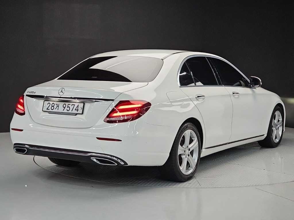 벤츠 E 클래스 E-클래스 W213 E220d 익스클루시브 이미지 4