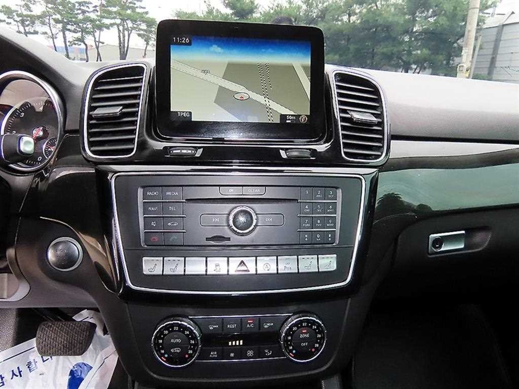 벤츠 GLE 클래스 GLE 클래스 W166 GLE 350 d 4MATIC 이미지 14